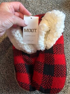 NWT Mixit Red Buffalo Plaid Knit Slipper Socks L/XL Faux Fur Lining Non-Slip